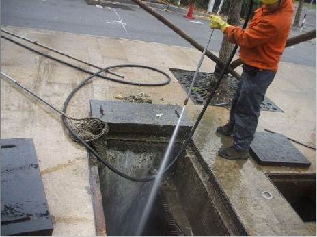 高昌池底污泥如何清理